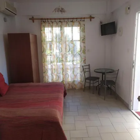 Alexandros Apartments
